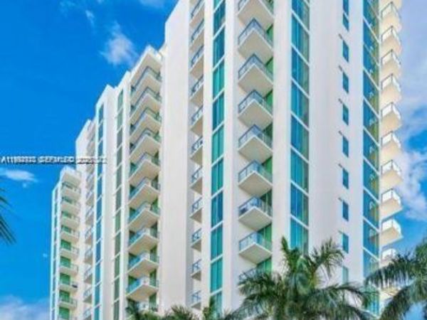 7930 East Dr , Unit DR, North Bay Village, FL 33141