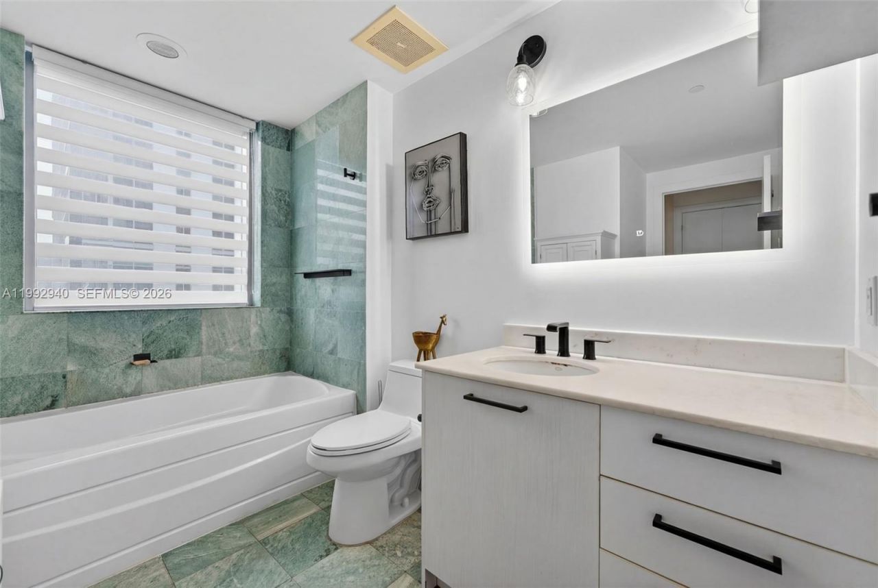 1050 Brickell Ave , Unit 2510, Miami, FL 33131 Photo