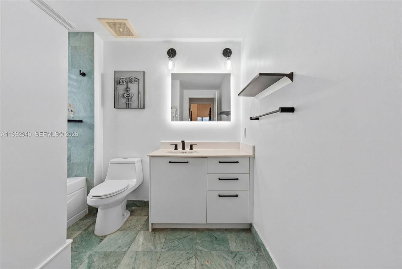 1050 Brickell Ave , Unit 2510, Miami, FL 33131 Photo