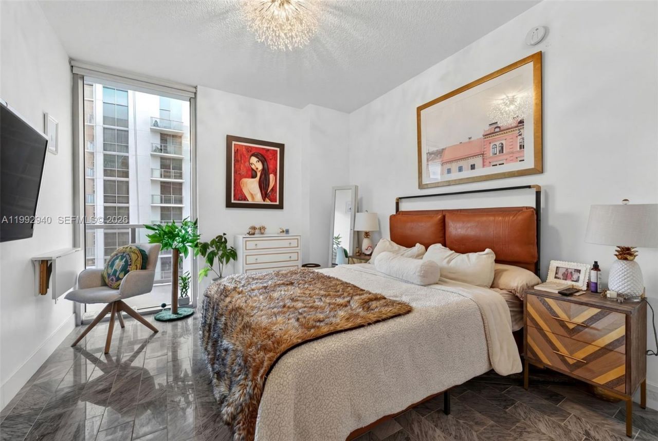 1050 Brickell Ave , Unit 2510, Miami, FL 33131 Photo