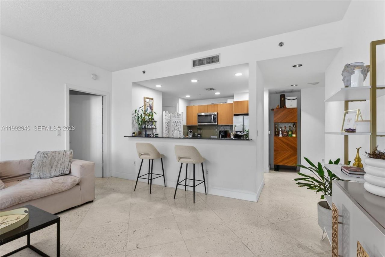 1050 Brickell Ave , Unit 2510, Miami, FL 33131 Photo