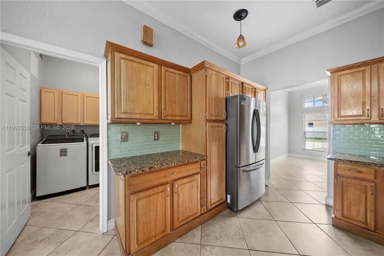 1154 NW 183rd Ter, Pembroke Pines, FL 33029 Photo