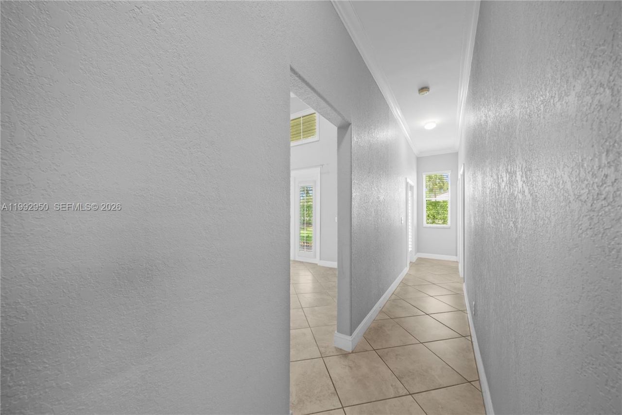1154 NW 183rd Ter, Pembroke Pines, FL 33029 Photo