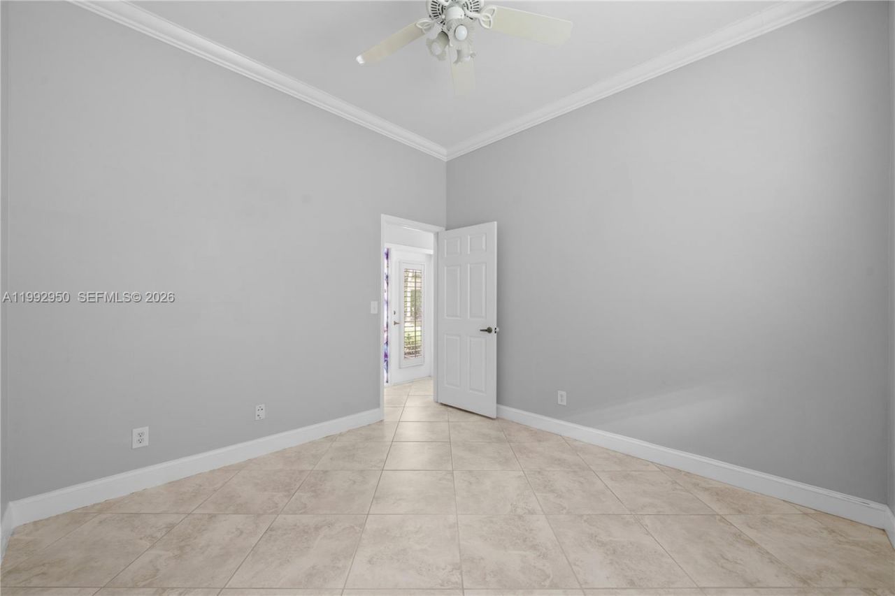 1154 NW 183rd Ter, Pembroke Pines, FL 33029 Photo