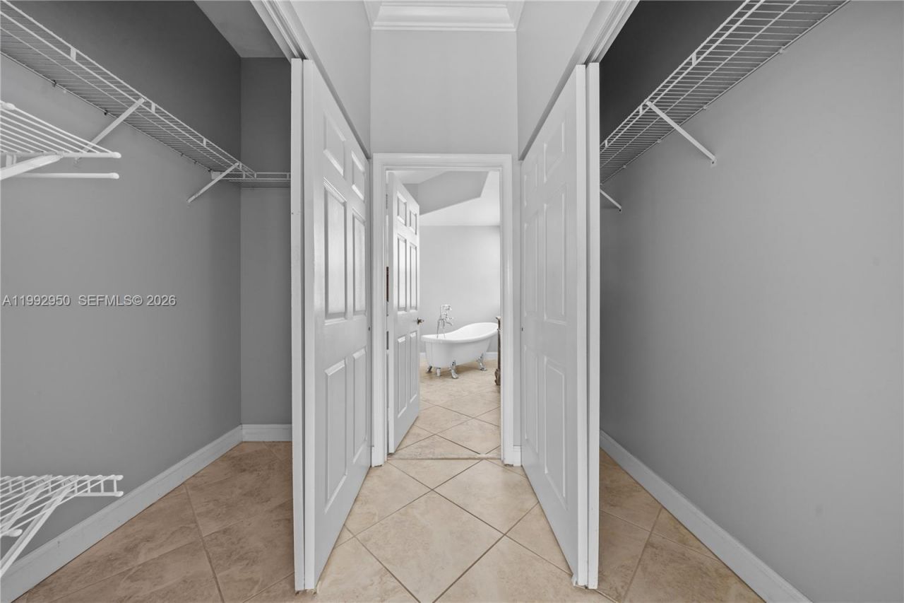 1154 NW 183rd Ter, Pembroke Pines, FL 33029 Photo