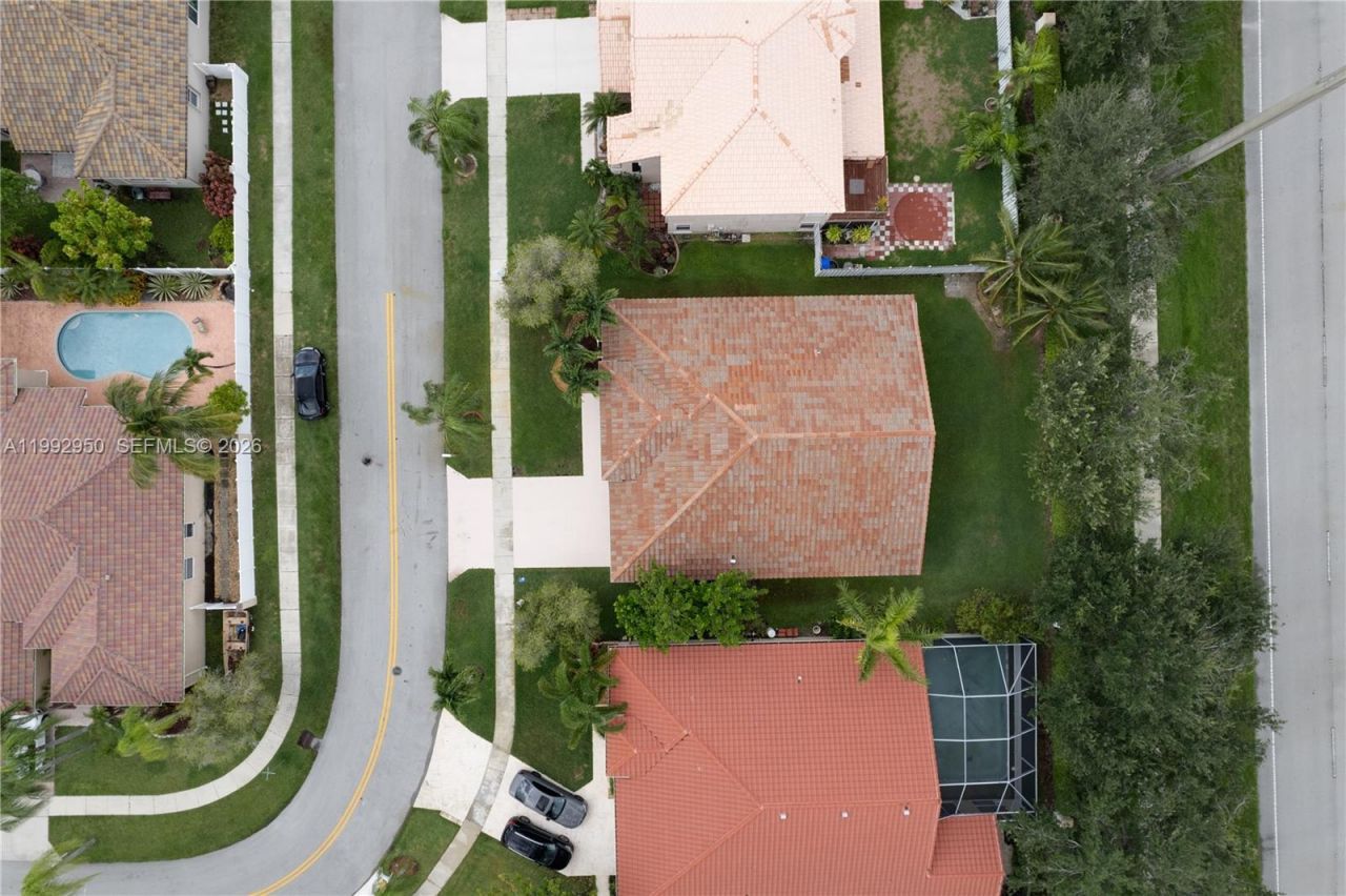 1154 NW 183rd Ter, Pembroke Pines, FL 33029 Photo