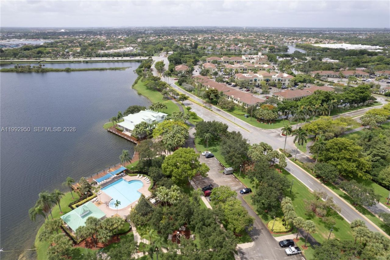 1154 NW 183rd Ter, Pembroke Pines, FL 33029 Photo