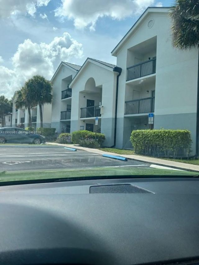 7670 Westwood Dr, Unit 703, Tamarac, FL 33321 Photo