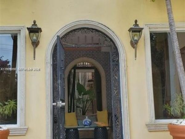 4812 Pine Tree Dr , Unit 201, Miami Beach, FL 33140