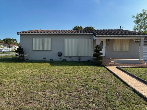 260 W 56th St , Hialeah, FL 33012