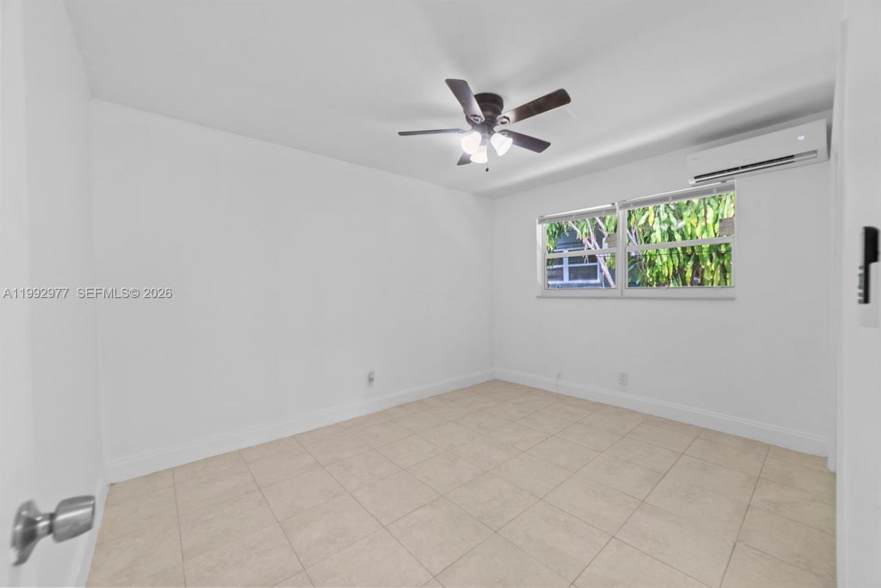 2457 NE 183rd St , Unit 2457, North Miami Beach, FL 33160 Photo
