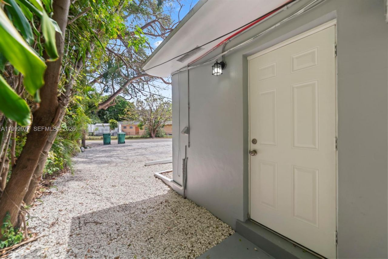 2457 NE 183rd St , Unit 2457, North Miami Beach, FL 33160 Photo