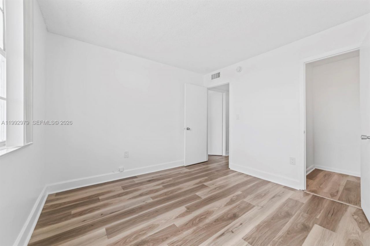 498 NW 165th St Rd , Unit D-201, Miami, FL 33169 Photo