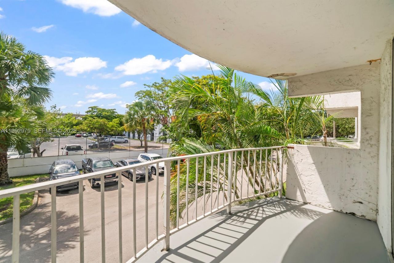 498 NW 165th St Rd , Unit D-201, Miami, FL 33169 Photo