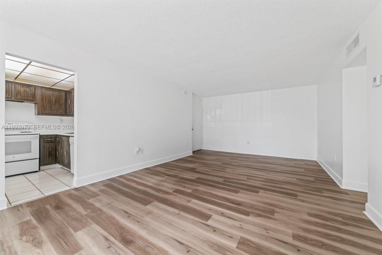 498 NW 165th St Rd , Unit D-201, Miami, FL 33169 Photo