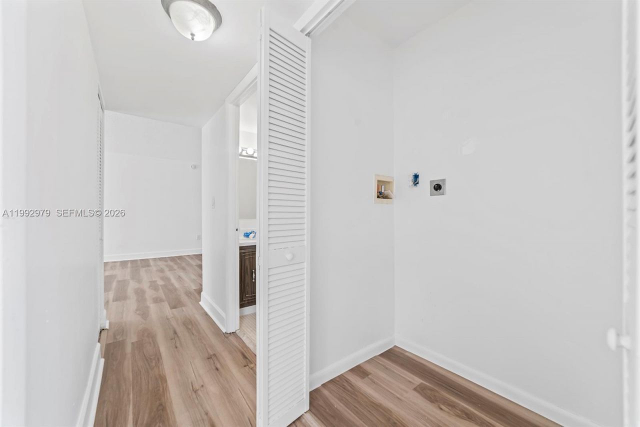 498 NW 165th St Rd , Unit D-201, Miami, FL 33169 Photo