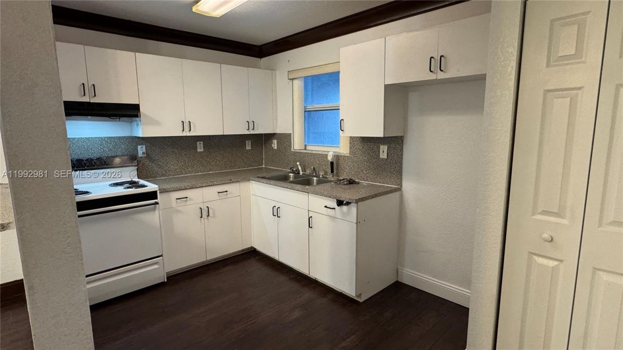 3211 NW 191st St , Miami Gardens, FL 33056 Photo