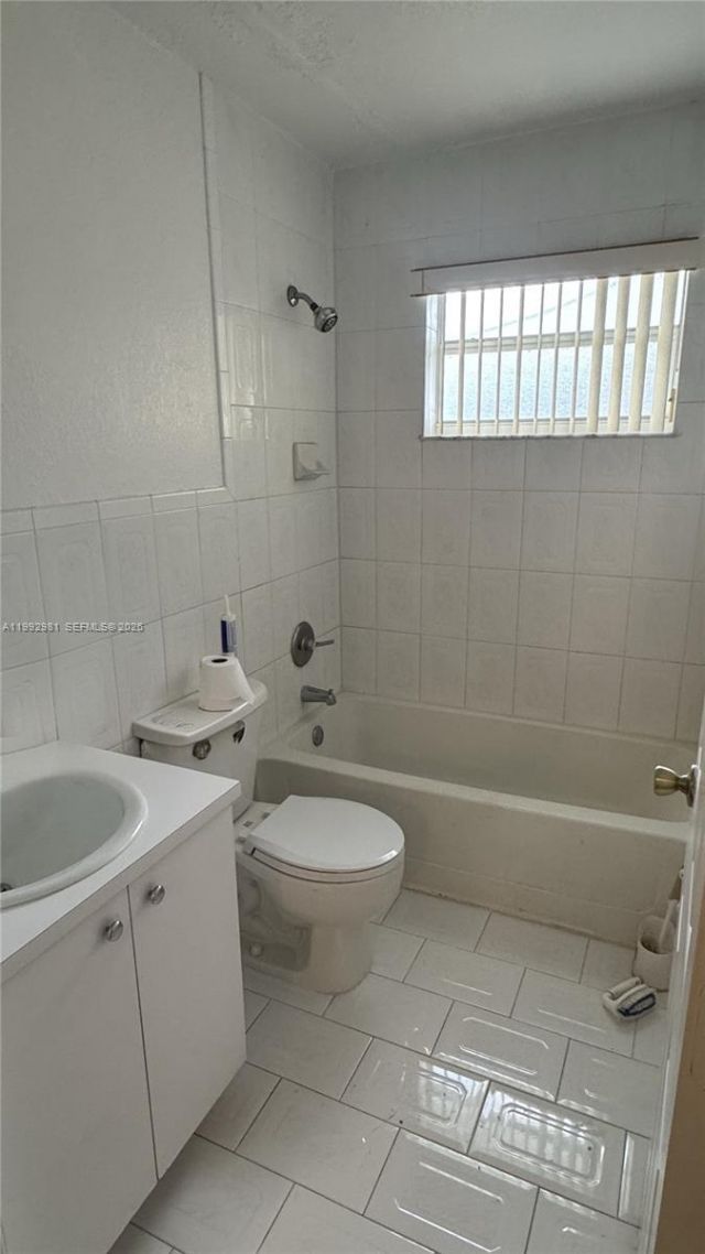 3211 NW 191st St , Miami Gardens, FL 33056 Photo