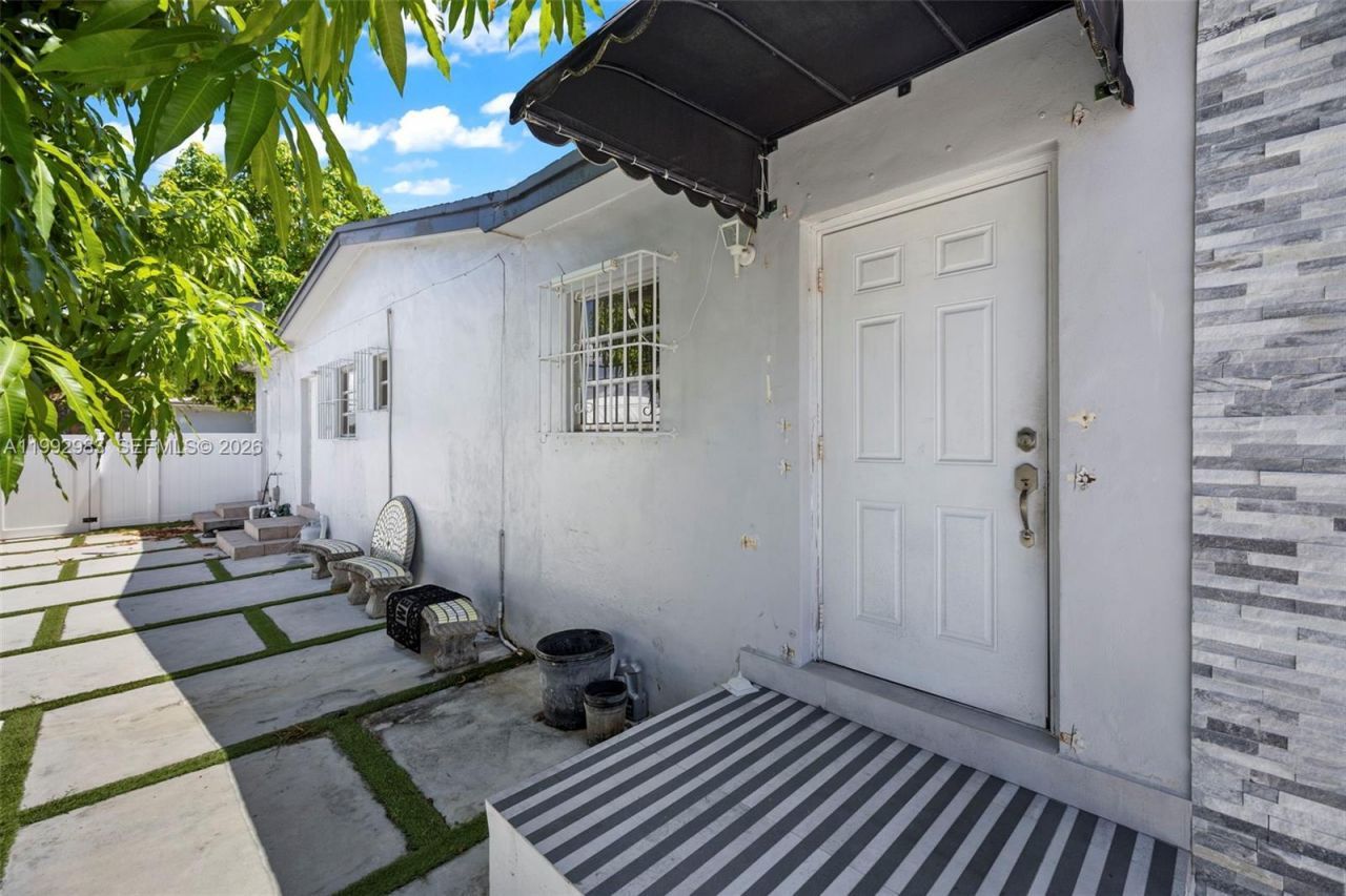 8631 SW 16th Ter , Miami, FL 33155 Photo