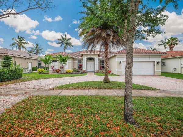 16418 NW 14th St, Pembroke Pines, FL 33028