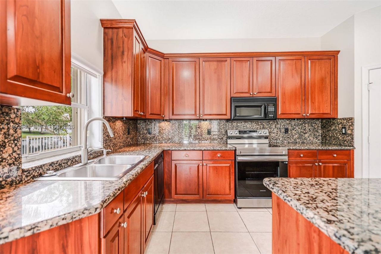 16418 NW 14th St, Pembroke Pines, FL 33028 Photo