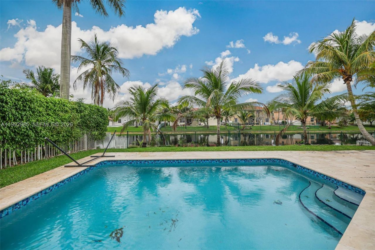 16418 NW 14th St, Pembroke Pines, FL 33028 Photo