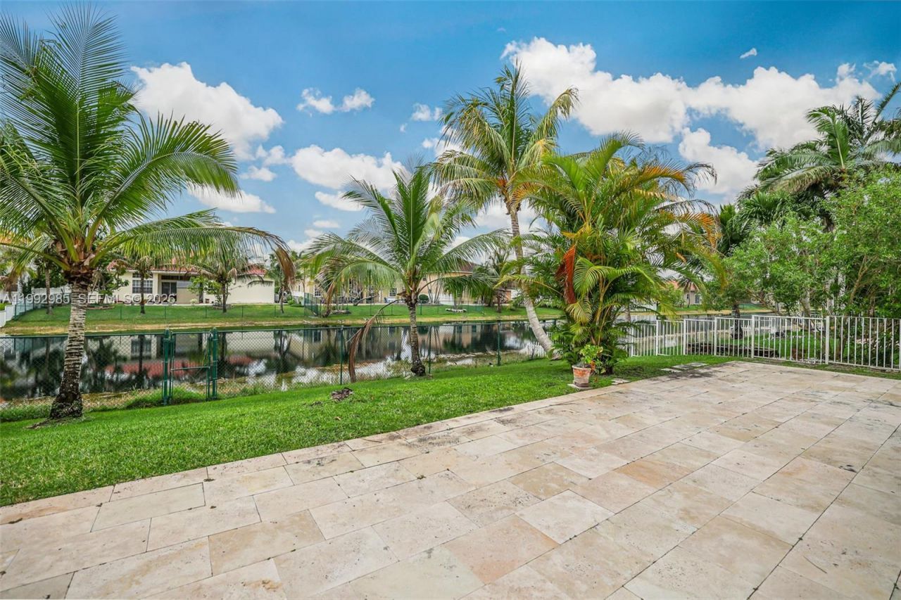 16418 NW 14th St, Pembroke Pines, FL 33028 Photo