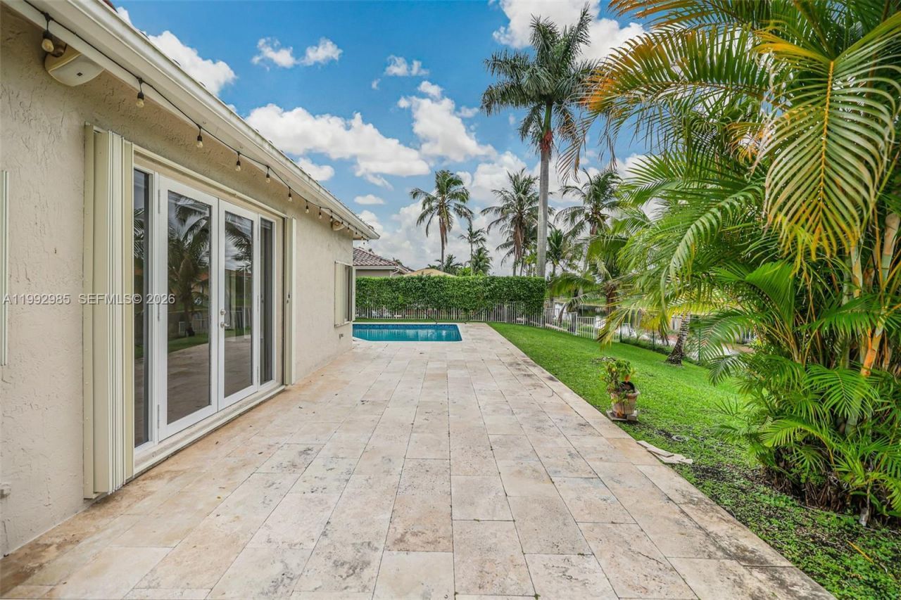 16418 NW 14th St, Pembroke Pines, FL 33028 Photo