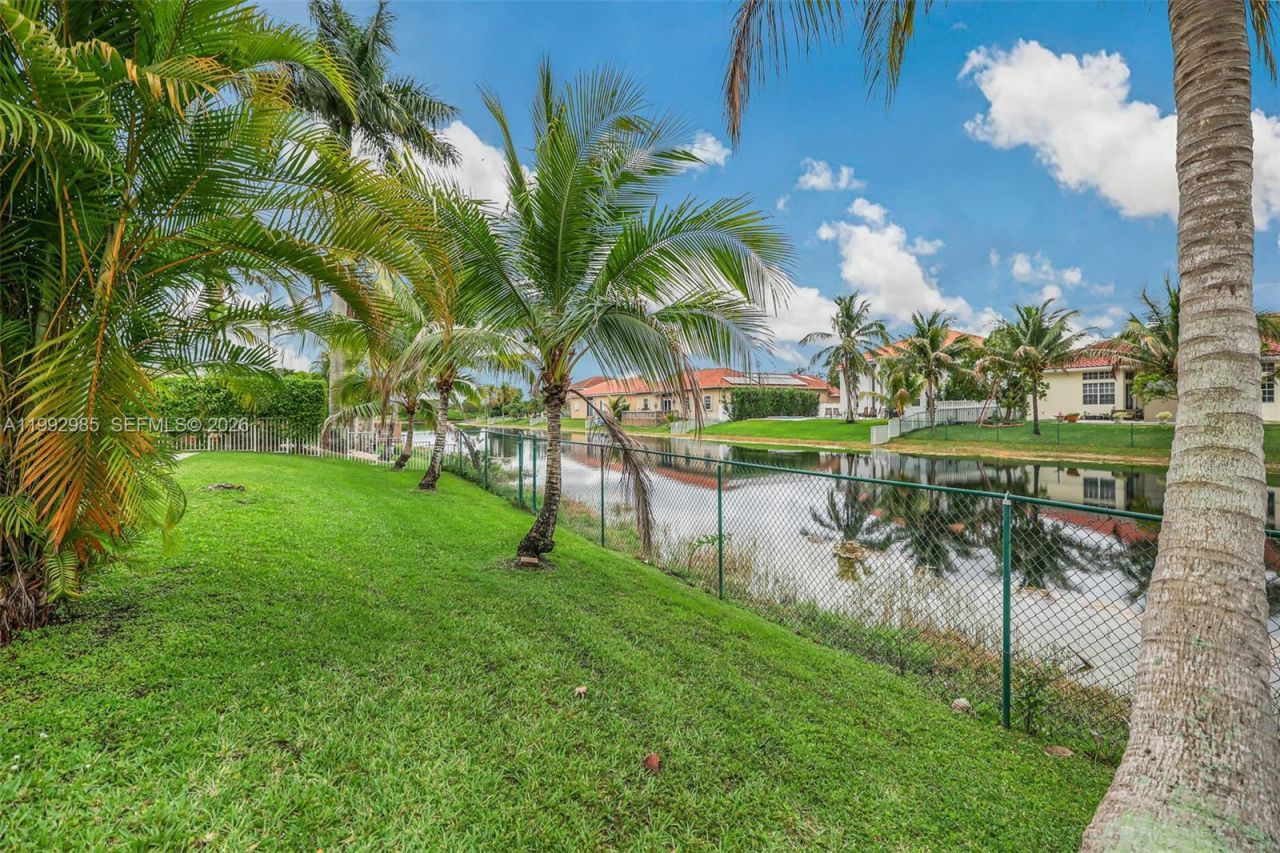16418 NW 14th St, Pembroke Pines, FL 33028 Photo