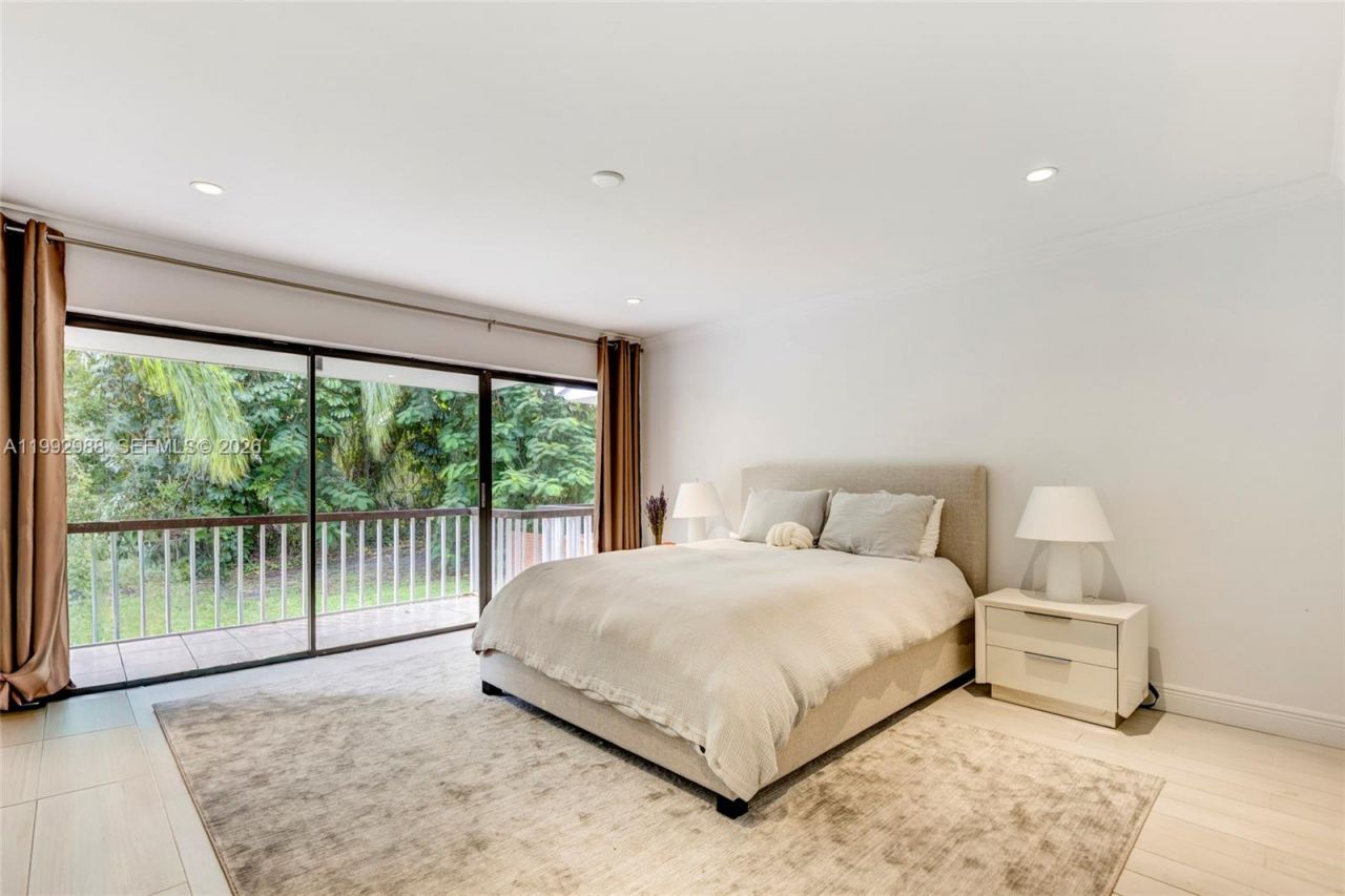 8118 Los Pinos Blvd, Coral Gables, FL 33143 Photo