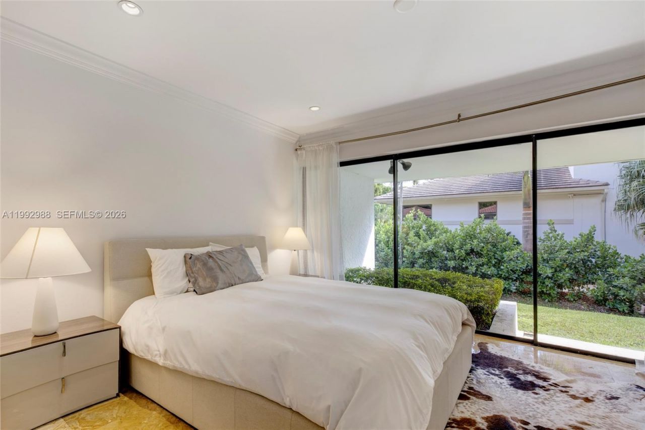 8118 Los Pinos Blvd, Coral Gables, FL 33143 Photo