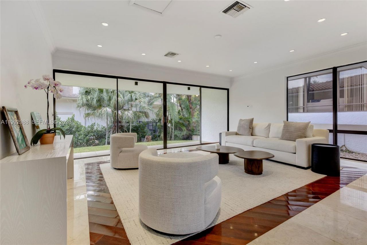 8118 Los Pinos Blvd, Coral Gables, FL 33143 Photo