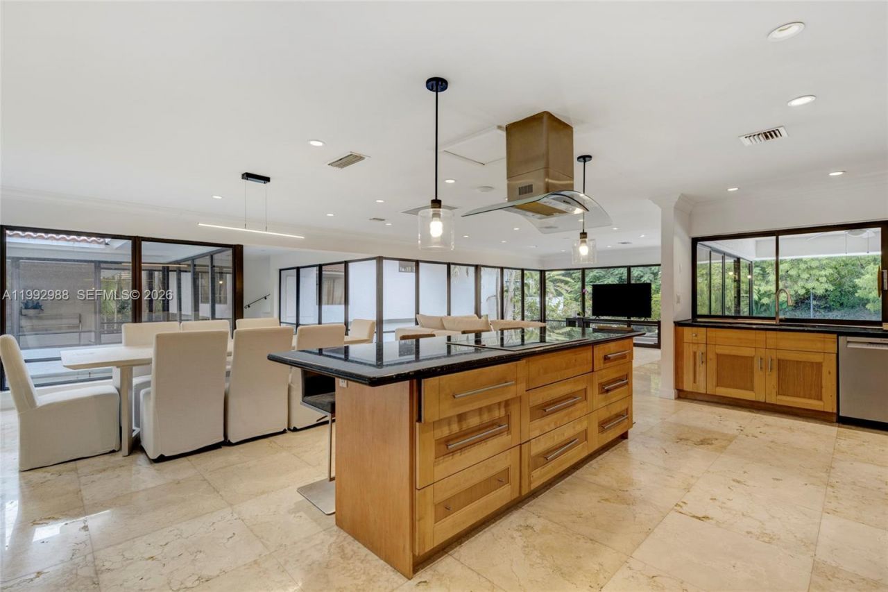 8118 Los Pinos Blvd, Coral Gables, FL 33143 Photo