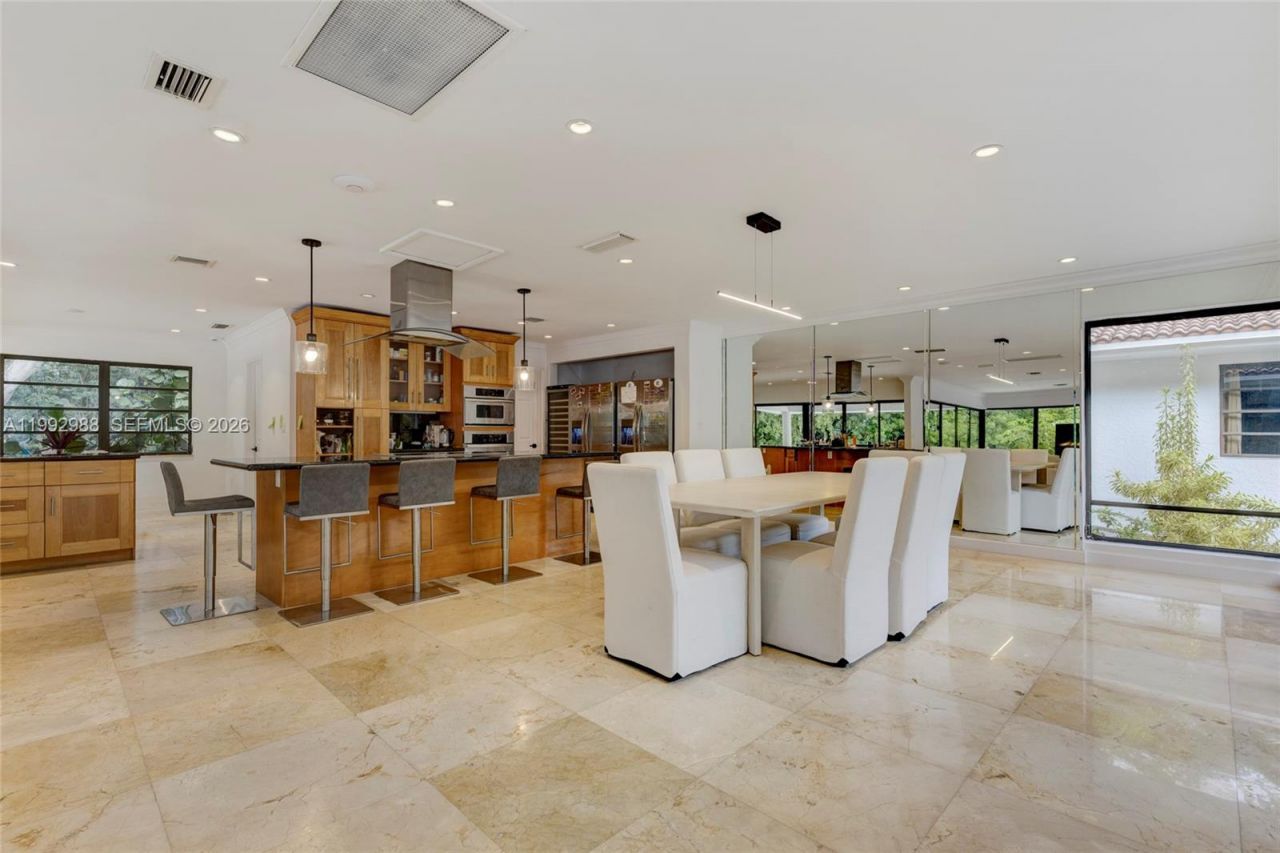 8118 Los Pinos Blvd, Coral Gables, FL 33143 Photo