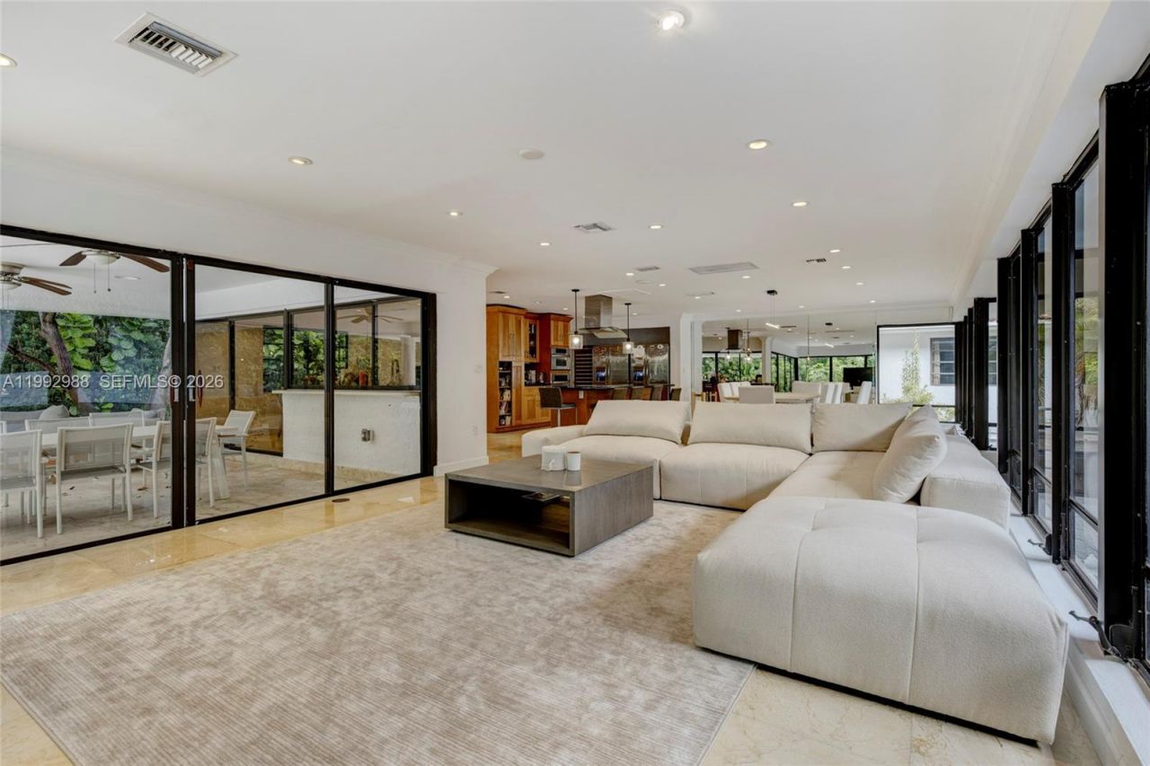 8118 Los Pinos Blvd, Coral Gables, FL 33143 Photo