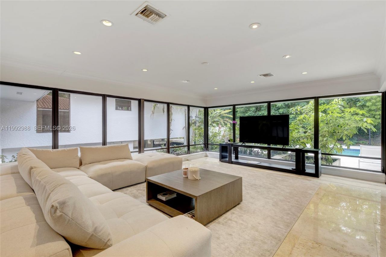 8118 Los Pinos Blvd, Coral Gables, FL 33143 Photo