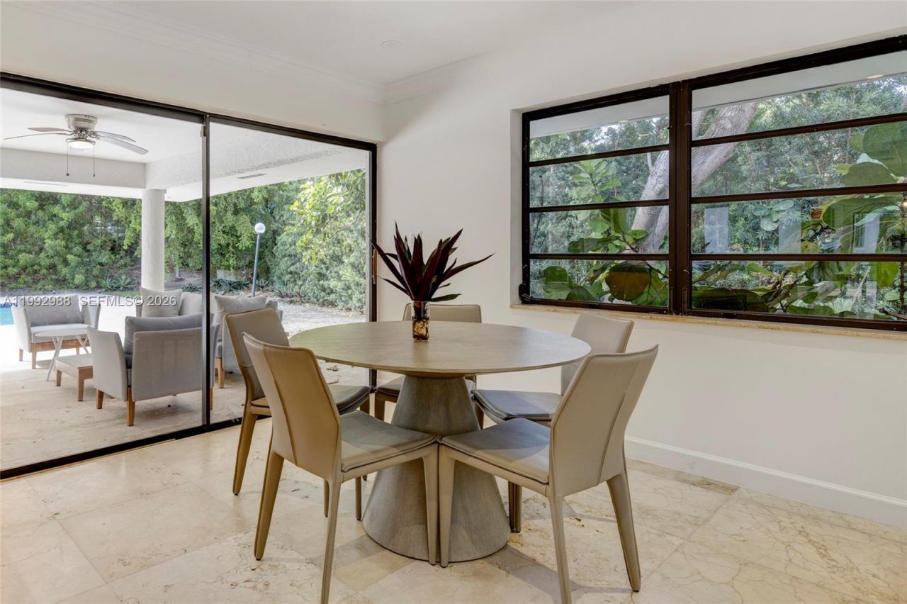 8118 Los Pinos Blvd, Coral Gables, FL 33143 Photo