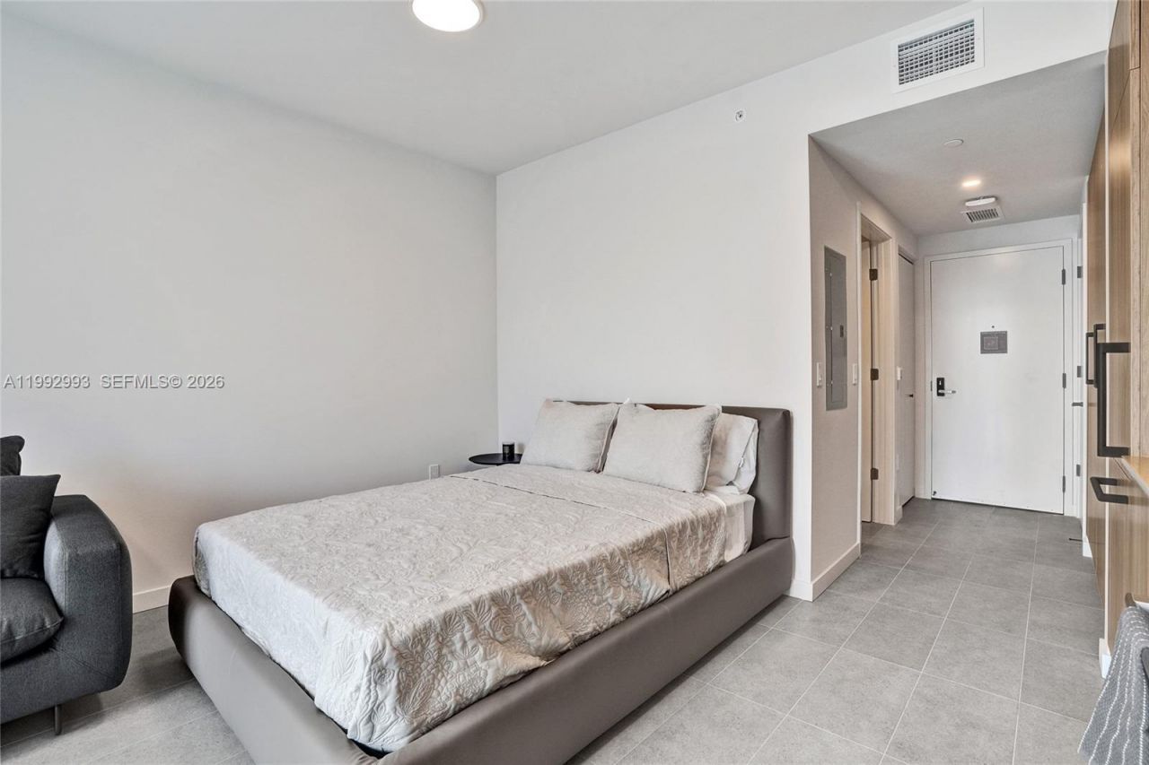 121 NE 5 , Unit 1404, Miami, FL 33132 Photo