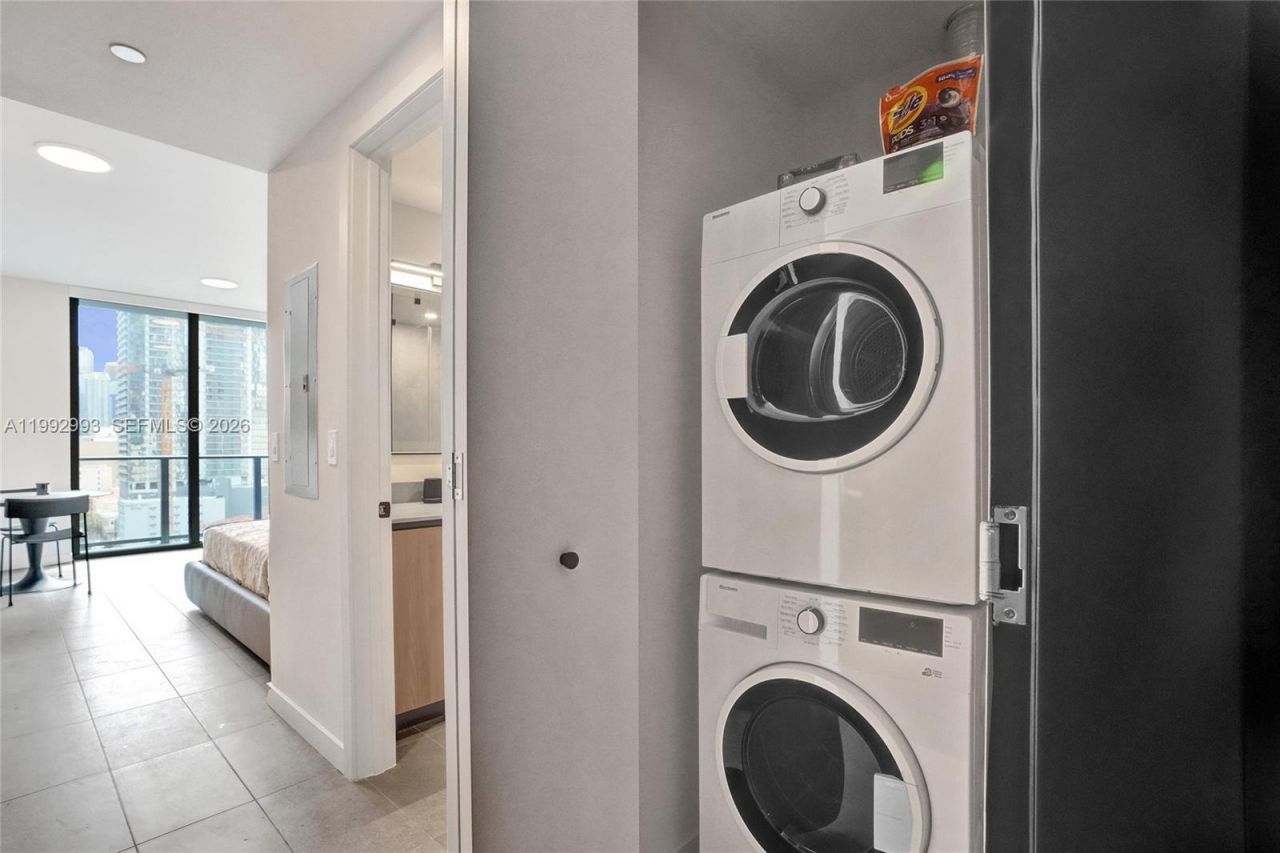 121 NE 5 , Unit 1404, Miami, FL 33132 Photo