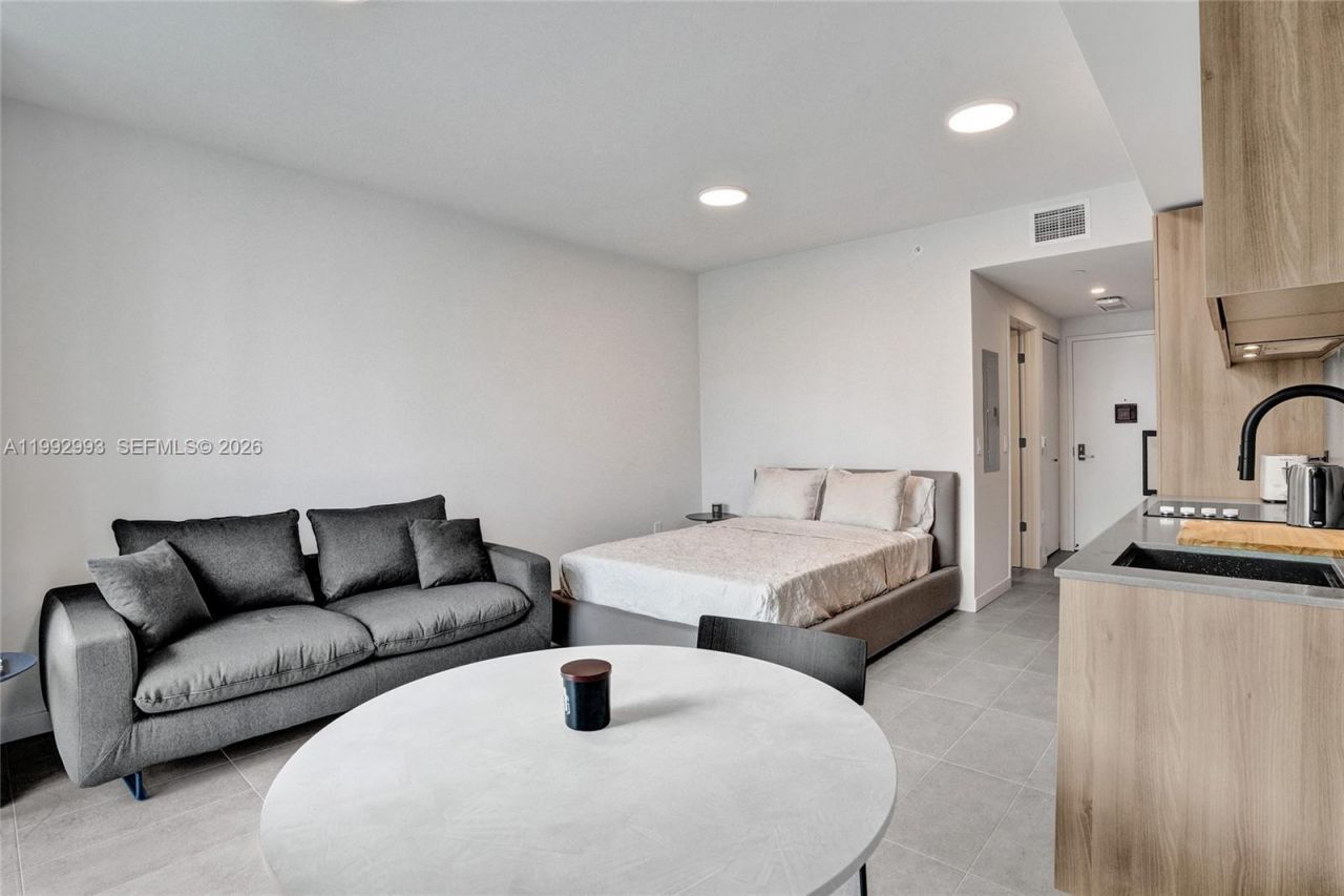 121 NE 5 , Unit 1404, Miami, FL 33132 Photo