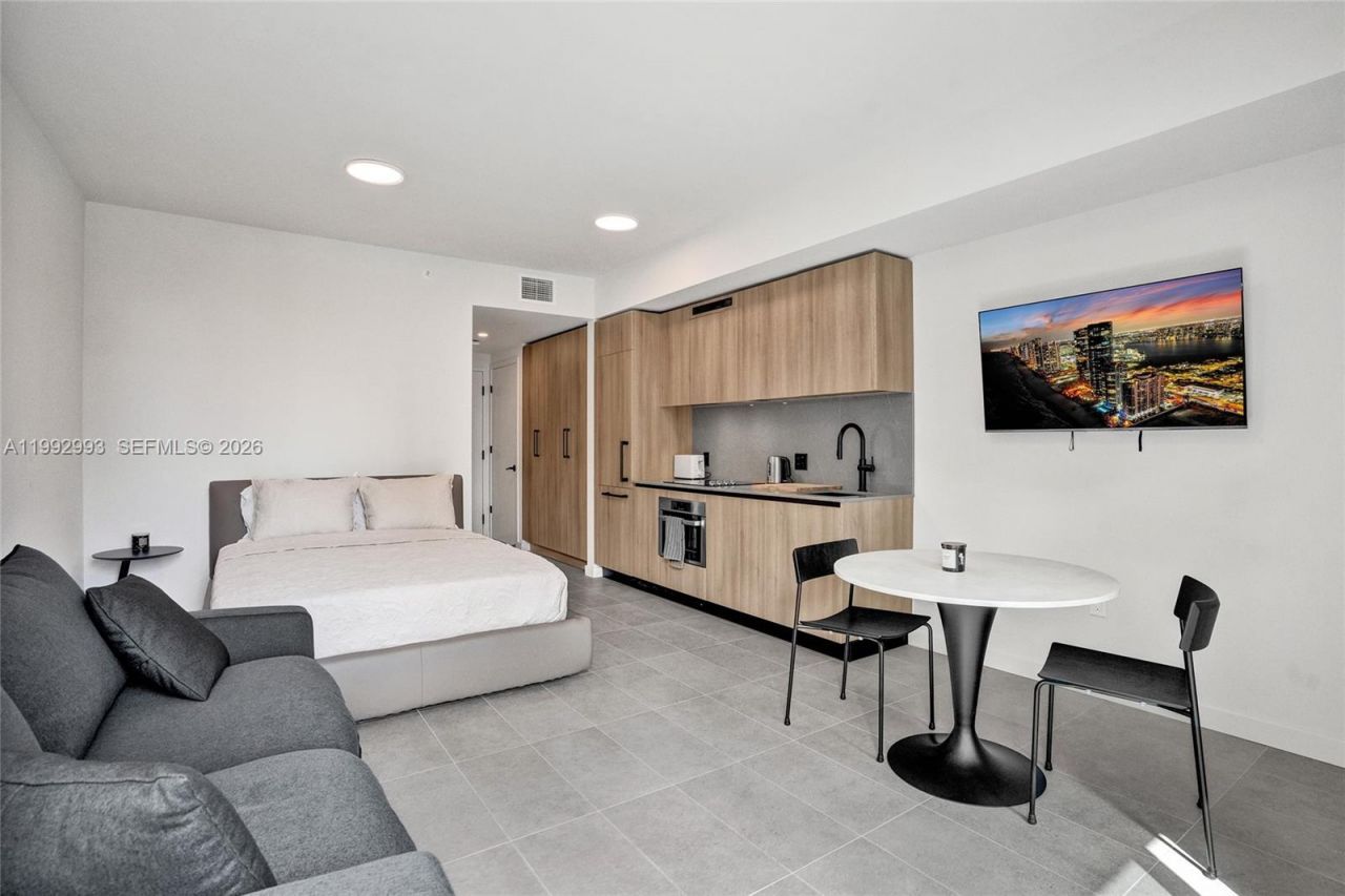 121 NE 5 , Unit 1404, Miami, FL 33132 Photo