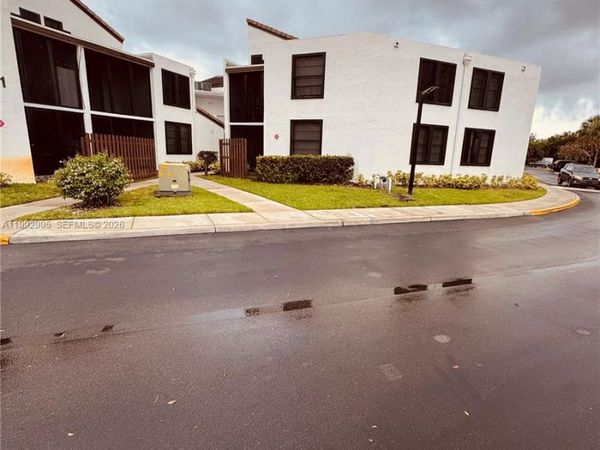 211 Lake Pointe Dr , Unit 110, Oakland Park, FL 33309