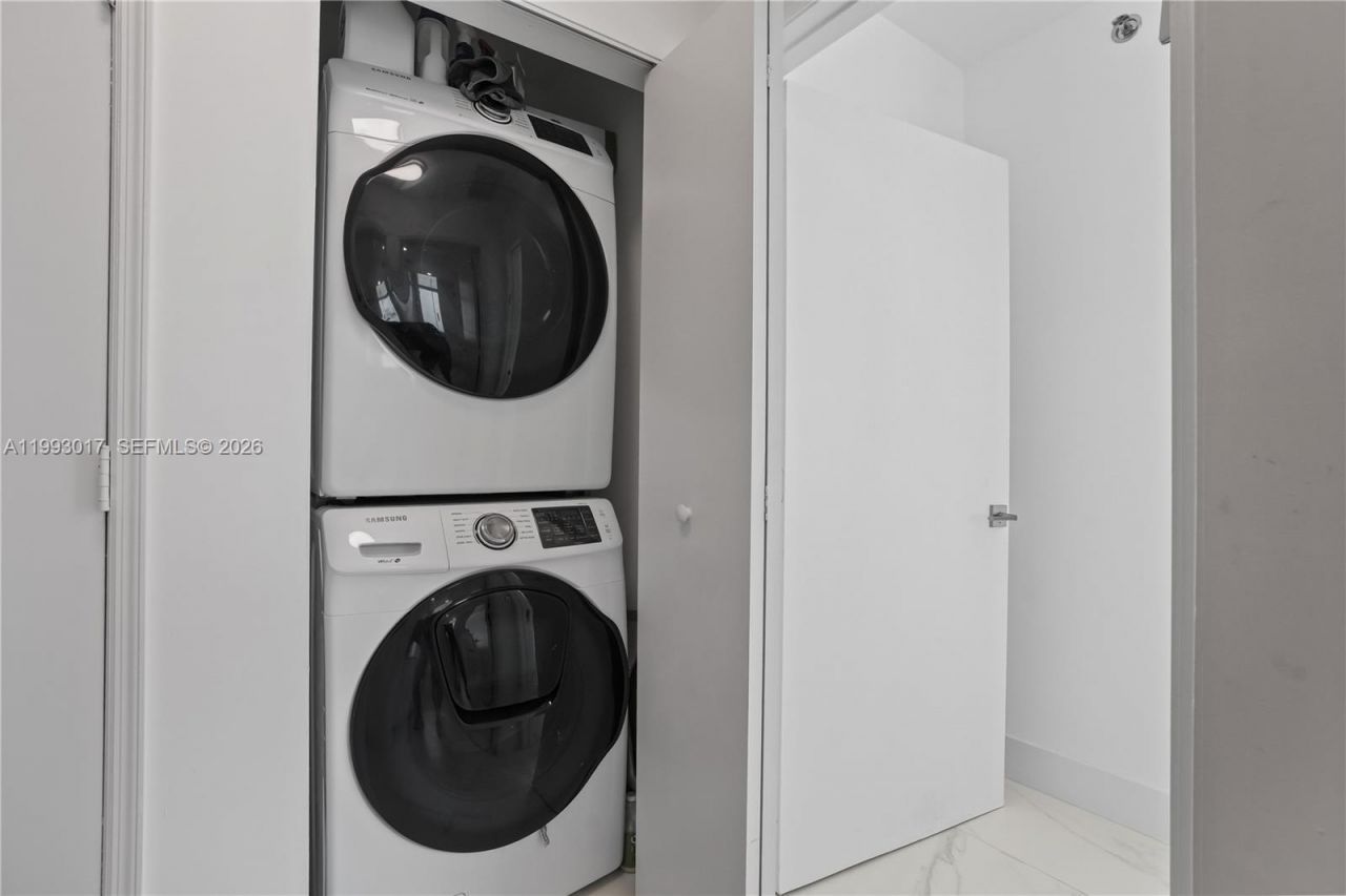 950 Brickell Bay Dr, Unit 4101, Miami, FL 33131 Photo