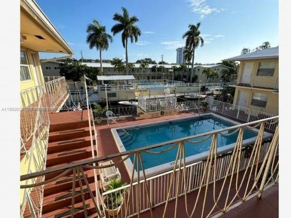 1755 Venice Ln , Unit 10W, North Miami, FL 33181