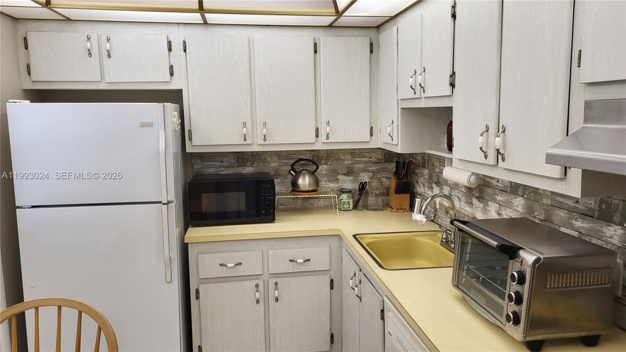 3401 N Country Club Dr , Unit 402, Aventura, FL 33180 Photo