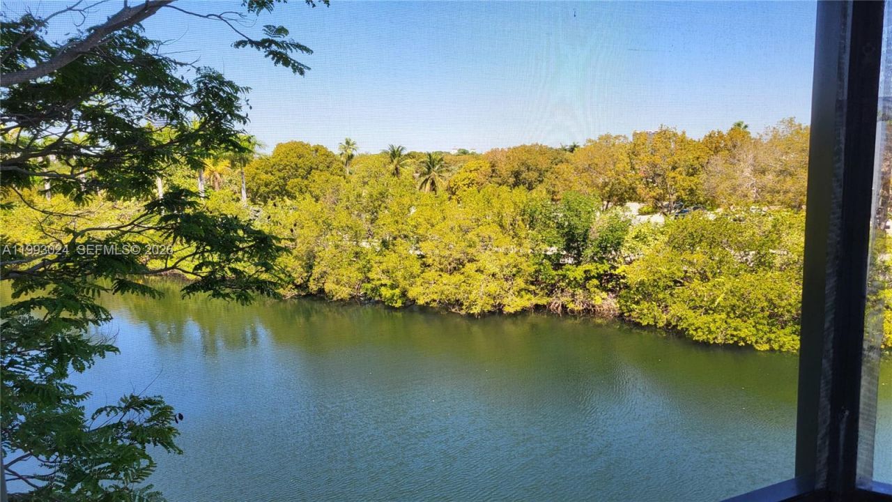 3401 N Country Club Dr , Unit 402, Aventura, FL 33180 Photo