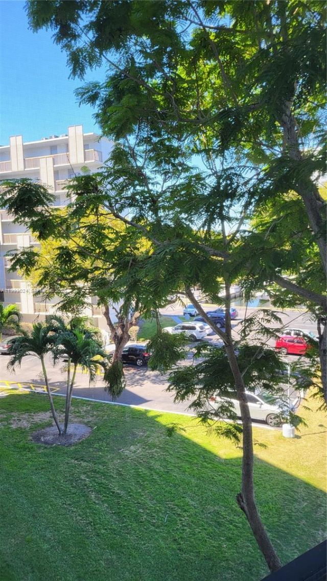 3401 N Country Club Dr , Unit 402, Aventura, FL 33180 Photo