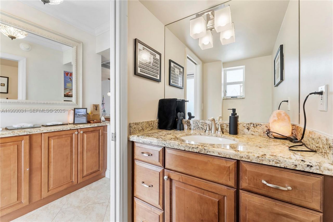333 NE 21st Ave, Unit 608, Deerfield Beach, FL 33441 Photo