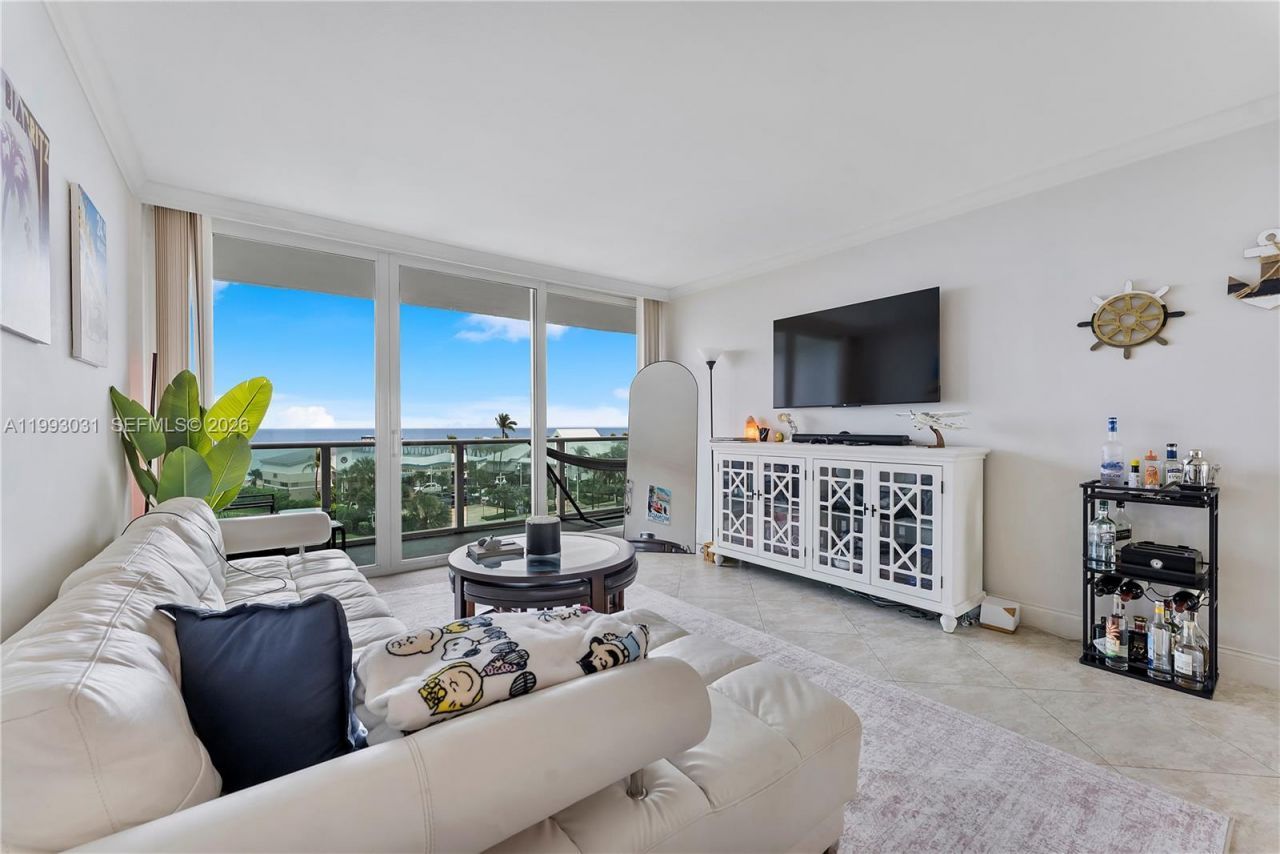 333 NE 21st Ave, Unit 608, Deerfield Beach, FL 33441 Photo