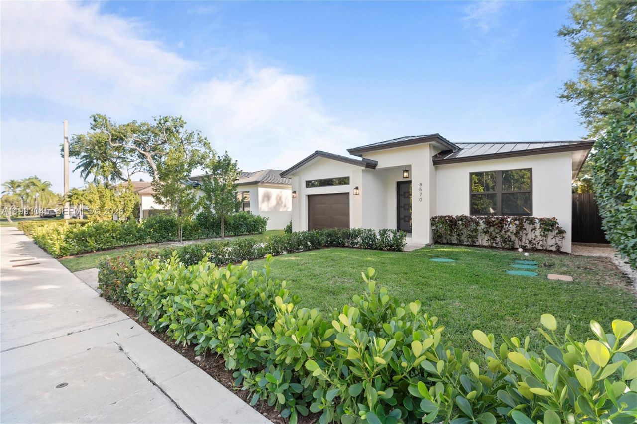 8570 SW 198th St , Unit -, Cutler Bay, FL 33189 Photo